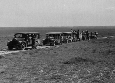 1 photo Safari-on-move.-Loita-plains-Masailand..jpg