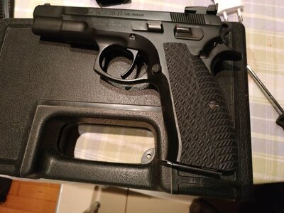 CZ33.jpg