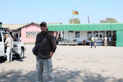 02 Prelazak granice Botswana Zim.JPG