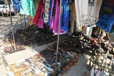 19 vic falls souvenirs.JPG