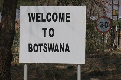 38 Return border crossing.JPG