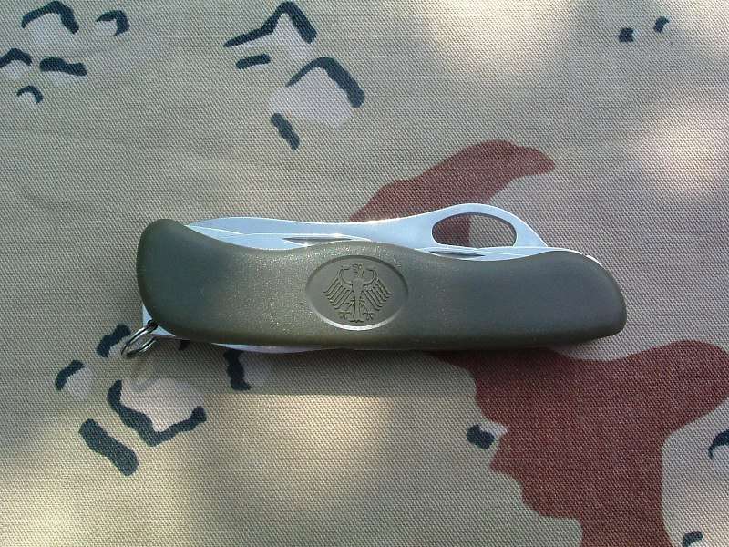 Necu niti spominjati da ce vecini na forumu ovaj noz zbog oznaka biti vrlo drag :-)