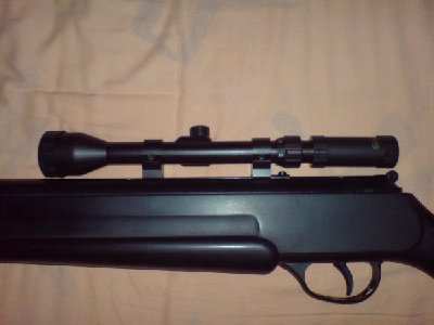 moram reci da je ovo jedna jako izdrzljiva optika<br />s obzirom da mi je 2 puta pala na parket s visine od pola metra<br />a da joj nije nista :)